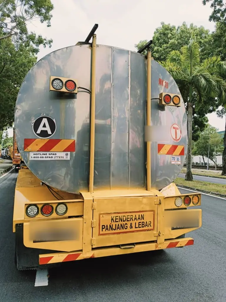 Tanker trailer, rear view
